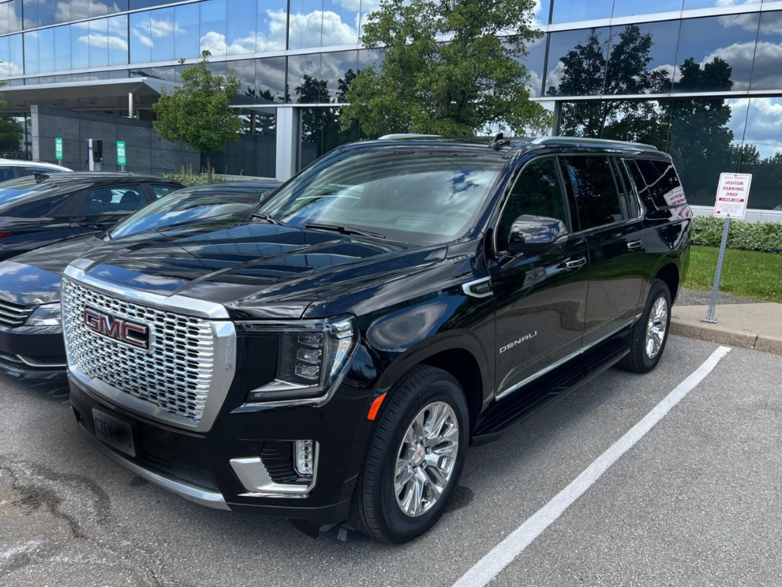 Executive SUV from the licensed partner's fleet in Niagara Falls