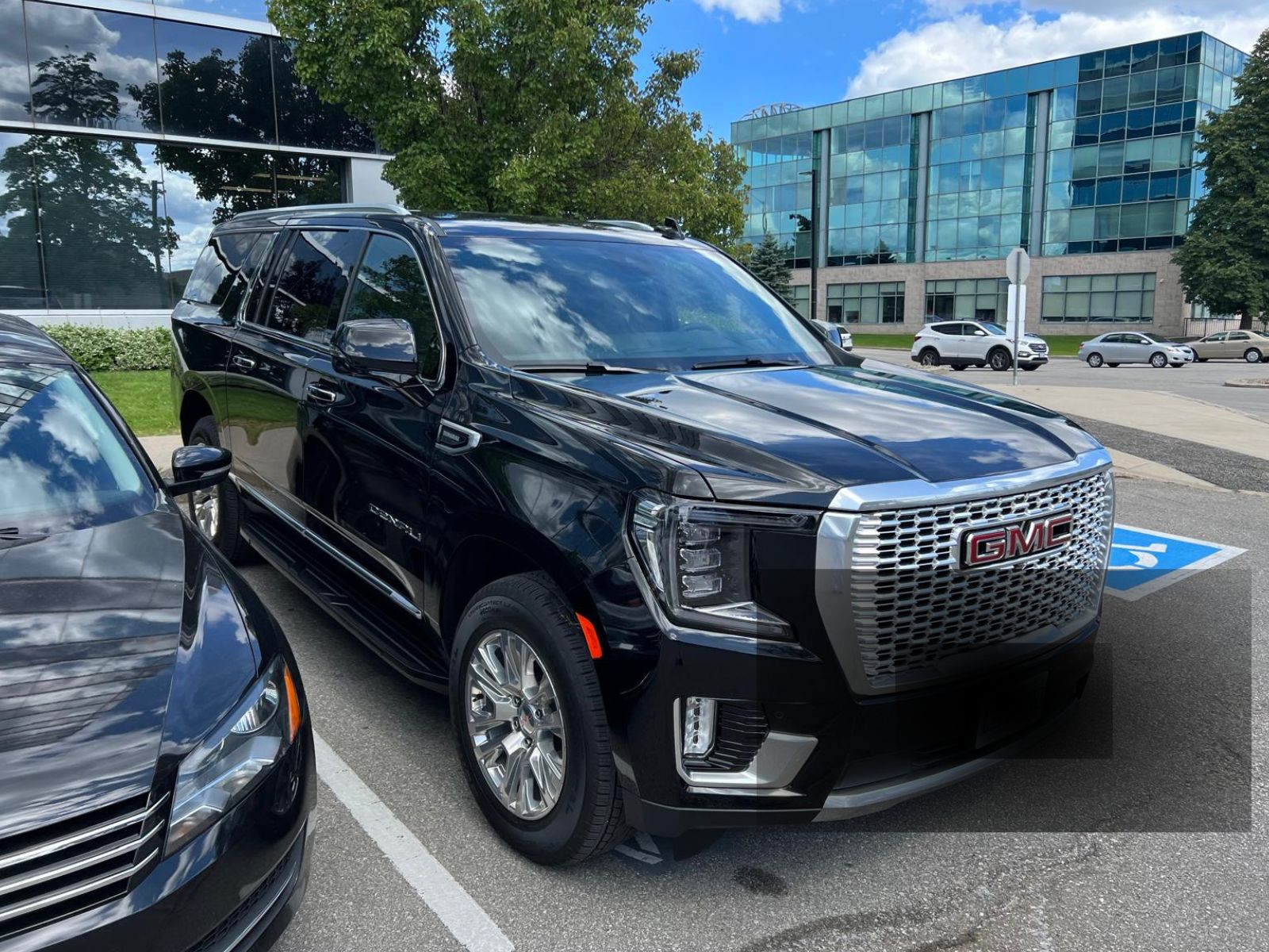 GMC Yukon Denali — profile